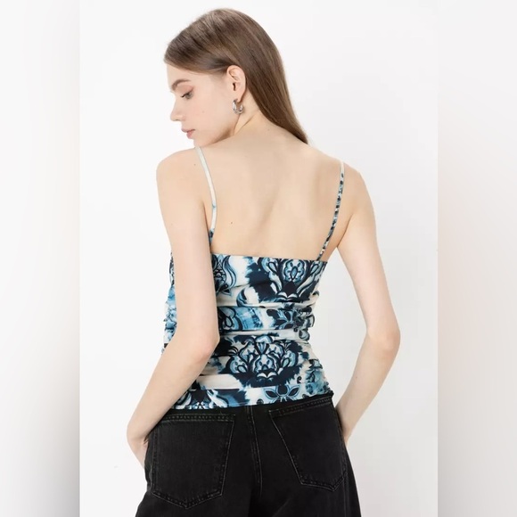 Zara Floral Blue and White gathered ruched Top size xs - Picture 3 of 6